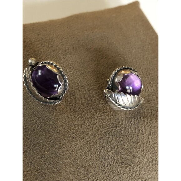 Vintage South Western Sterling Silver/ Amethyst ~ Leaf Design Stud Earrings - Picture 1 of 6